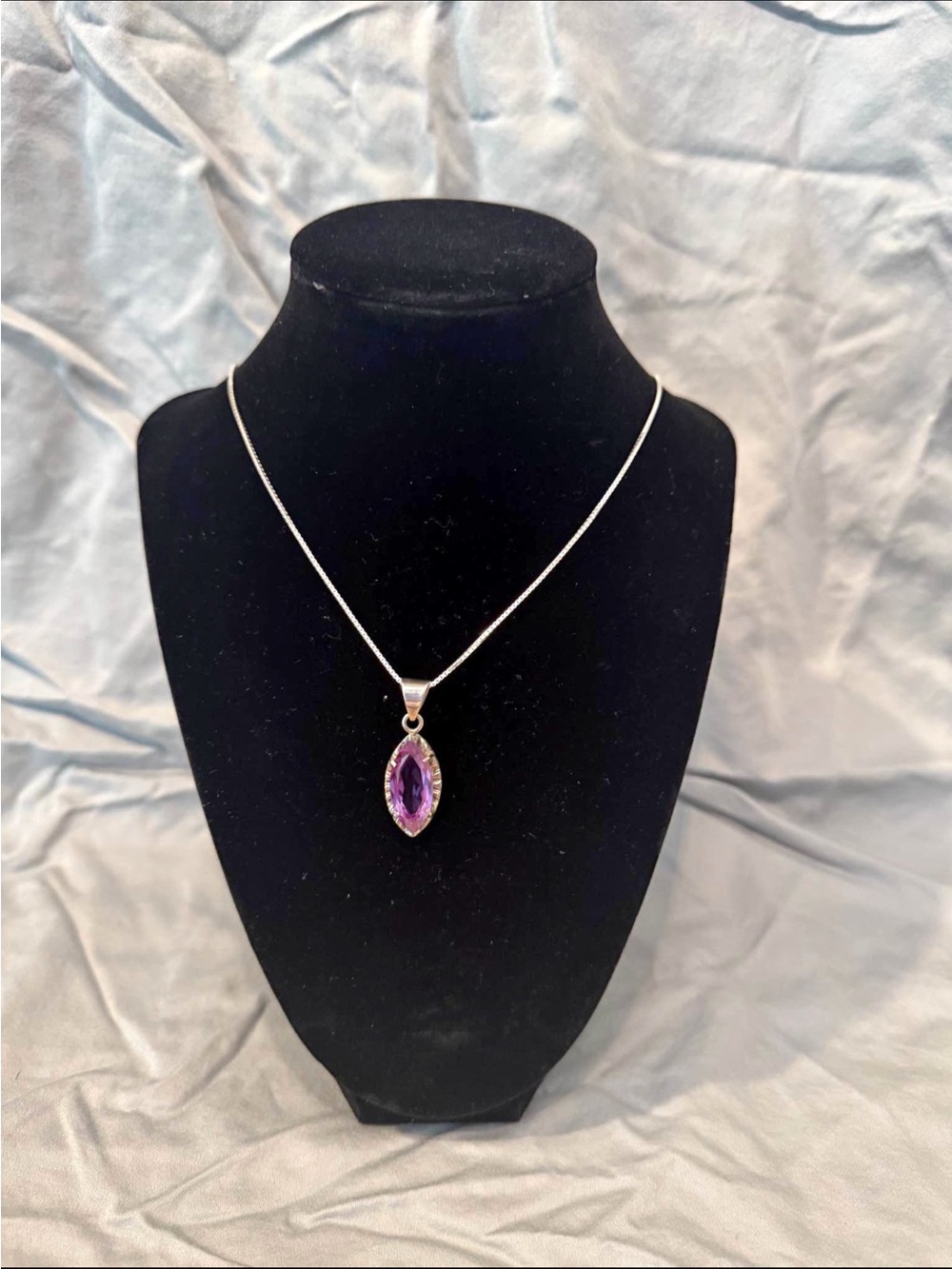 Vintage 925 sterling silver necklace with a marquise-cut amethyst gemstone penda